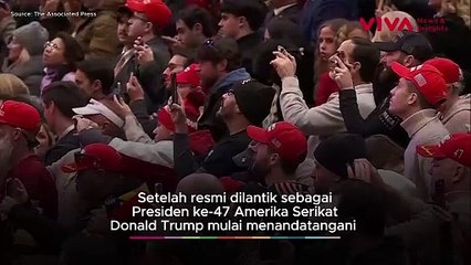 Aksi Trump Lempar Pulpen Bikin Kerumunan Gempar