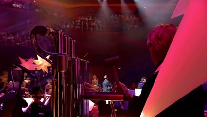 Shakin' Stevens - MERRY CHRISTMAS EVERYONE | DRs Store Juleshow {2016} | DR