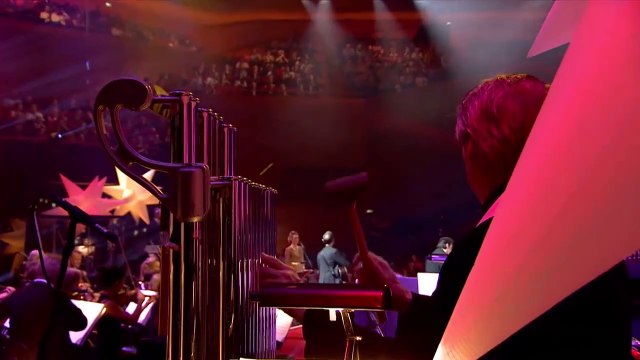 Shakin' Stevens - MERRY CHRISTMAS EVERYONE | DRs Store Juleshow {2016} | DR