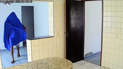 VÍDEO: Homem invade casa e vandaliza imóvel em Nova Odessa