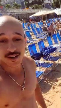 Cadeiras de barraqueiros tomam conta da faixa de areia na praia da Barra: “Privatização?”