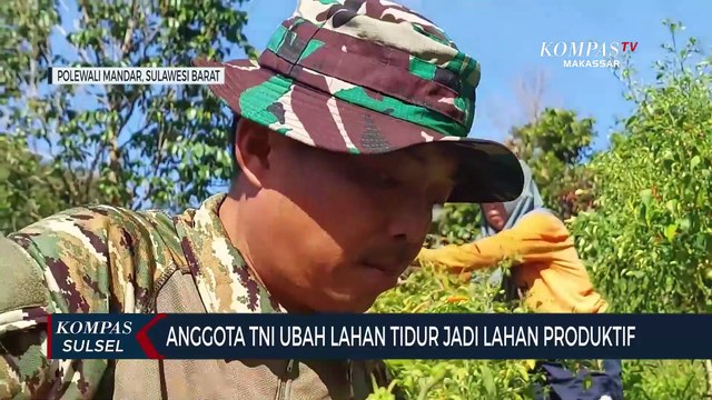 Anggota TNI Ubah Lahan Tidur Jadi Lahan Produktif