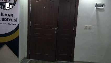 AKP'liler DEM Partili Hilvan Belediyesi'nin kapısını kırıp toplantı yaptı