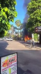 Carro pega fogo em avenida de Fortaleza