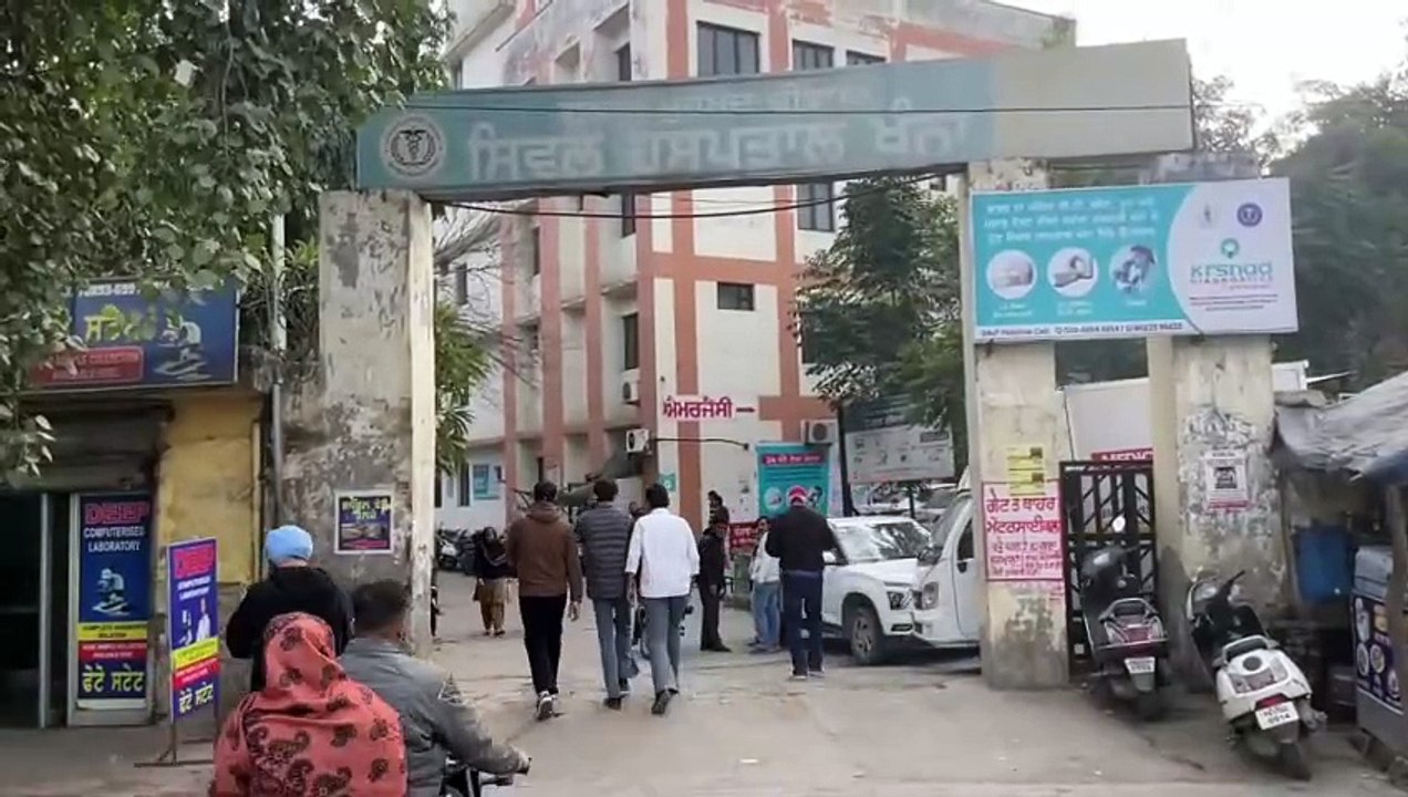 ਖੰਨਾ 'ਚ ਕਾਲਜ ਦੇ ਬਾਹਰ ਖੂਨੀ ਜੰਗ, ਬੀਸੀਏ ਦੇ ਵਿਦਿਆਰਥੀ ਉਪਰ ਜਾਨਲੇਵਾ ਹਮਲਾ, ਸ਼ੋਸ਼ਲ ਮੀਡੀਆ 'ਤੇ ਫਰਜ਼ੀ ਆਈ.ਡੀ ਨੂੰ ਲੈ ਕੇ ਹੋਇਆ ਝਗੜਾ