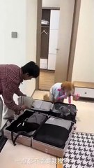 The trip of more than a month is over and it's time to go home. The two little cuties packed the