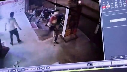 रंजिश के चलते जिम में तोड़फोड़ ,पड़ोसियों के बीच विवाद ,कैमरे में कैद हुई घटना