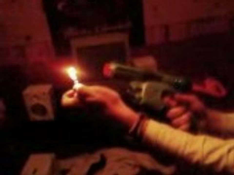 les demons de la connerie le axe qui explose