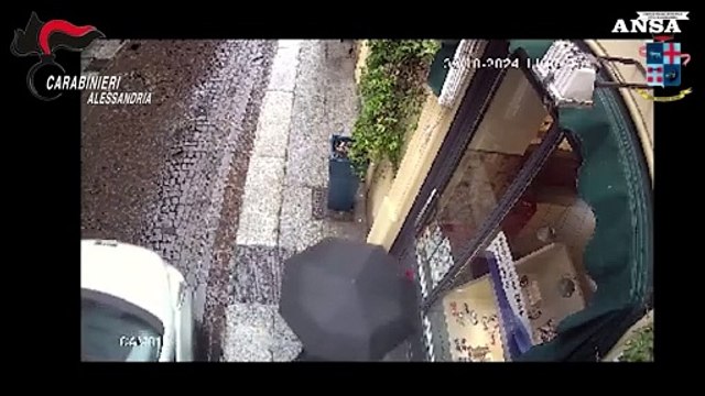 Alessandria, in monopattino investe un anziano e scappa: denunciato