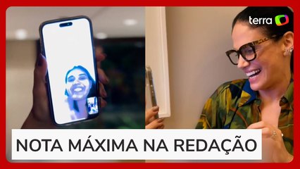 Aluna liga para professora para contar nota mil no Enem