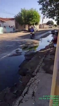 Moradores cobram providências para galeria estourada na Rua Dino Guedes, bairro Jatobá, em Patos