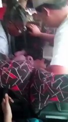 Mujer da a luz dentro de bus