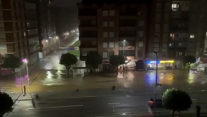 Inundación en Fernández Ladreda por el reventón de las tuberías