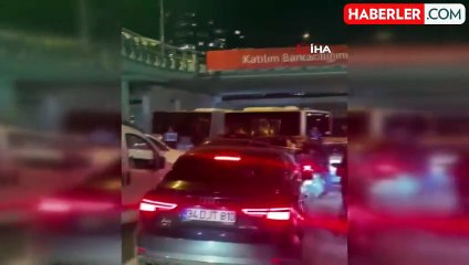 İstanbul Zincirlikuyu'da park halindeki metrobüs kayarak 5 araca çarptı