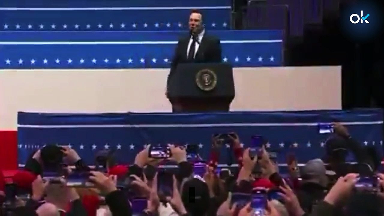 Hipocresía izquierdista: llaman "nazi" a Musk por levantar el brazo y olvidan que lo hizo Obama y Clinton