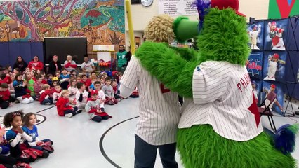 Phillies surprise students at school as a reward for high performance in reading