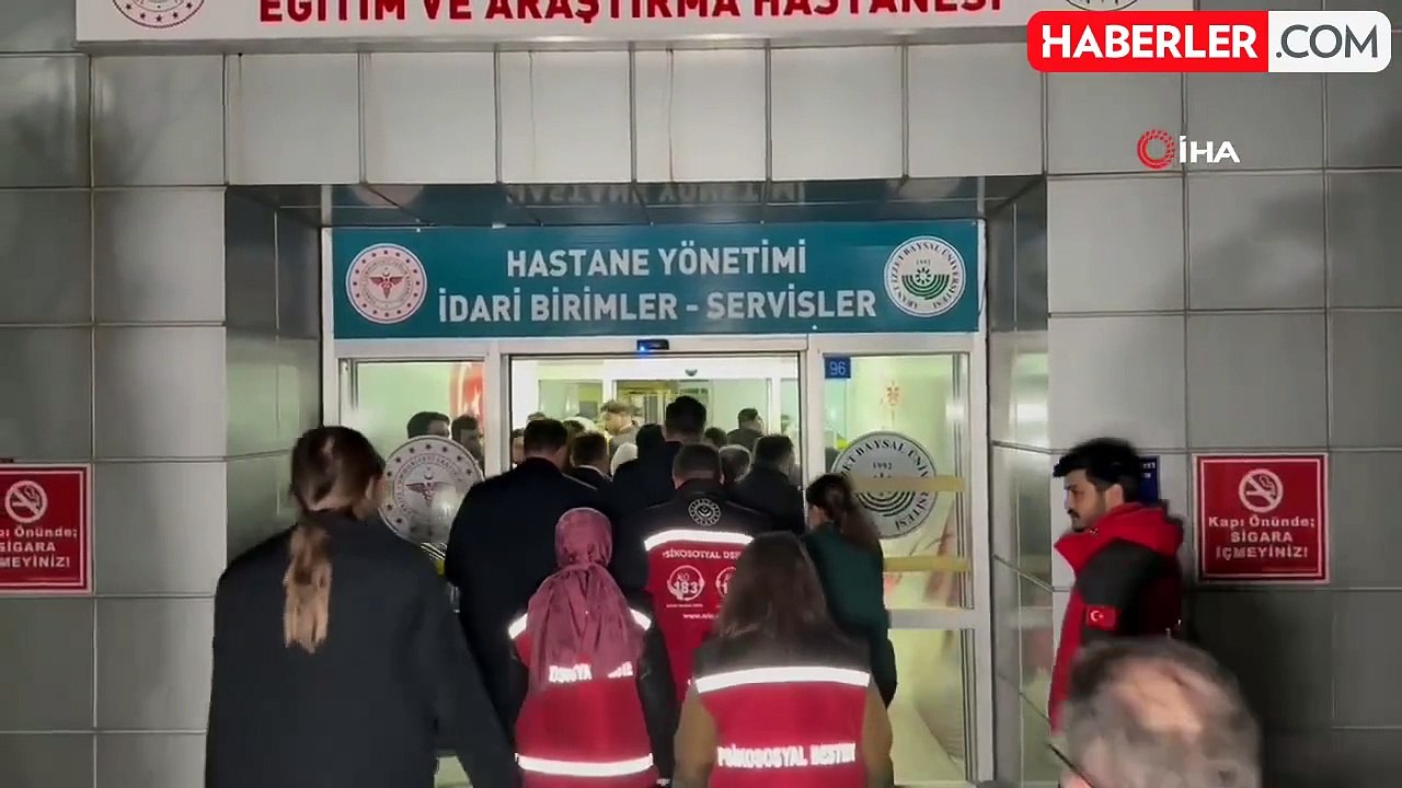 Bakan Mahinur Özdemir Göktaş, otel yangınında yaralananları hastanede ziyaret etti