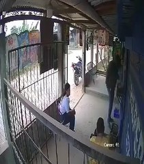 Hondureñas se enfrentan a ladrón que intentaba llevarles un bolso