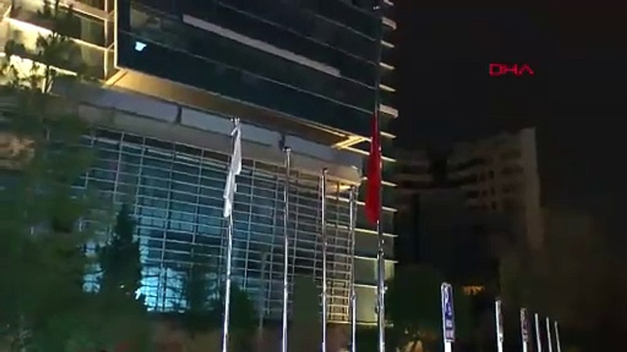 Milli yas nedeniyle bayraklar yarıya indirildi