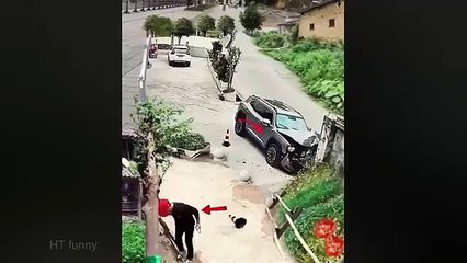 TRY NOT TO LAUGH 🤣🤣 Best Funny Videos compilation - Fails & Hilarious Mome(2)