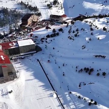 Şahan Gökbakar tatilcilere isyan etti: İnsanlar çoluk çocuk can vermiş, pistte kayak yapıyorlar ya!