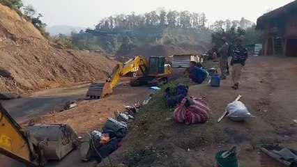 ৰেট হোল মাইনিঙৰ বিৰুদ্ধে অভিযান,মাৰ্ঘেৰিটাৰ অবৈধ কয়লা খনিৰ পৰা শ্ৰমিকৰ পলায়ন