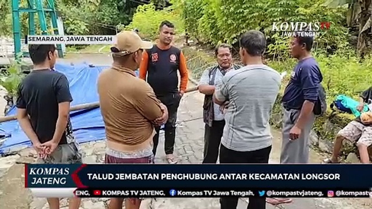 Talud Jembatan Penghubung Antar Kecamatan Longsor