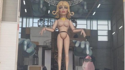La regina della tv, la Papessa e l'elogio della diversità: dentro gli hangar dove si costruiscono i carri del Carnevale di Viareggio 2025