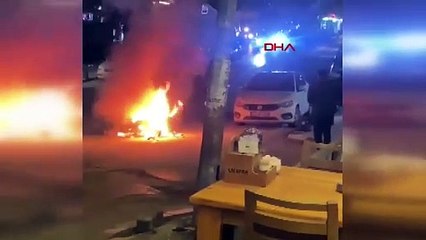 İstanbul- Arnavutköy'de seyir halindeki otomobilin motor kısmı yandı