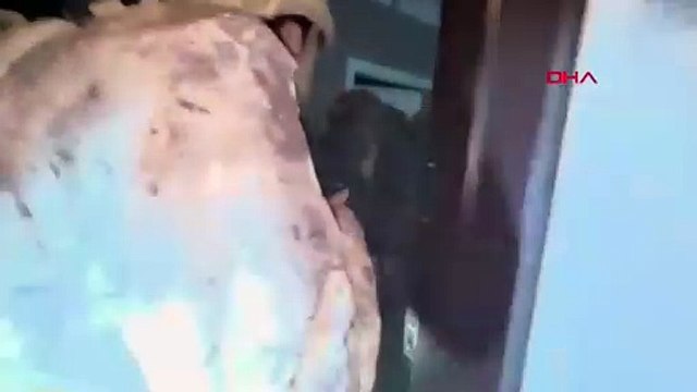 BURSA - Firari hükümlüler evlerinde yakalandı; operasyon polis kamerasında