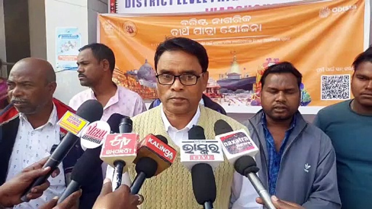 ସରକାରୀ ଅଧିକାରୀ ଜିଲ୍ଲାର ଆଦିବାସୀଙ୍କ ଜମିକୁ ବେଆଇନ ଭ...