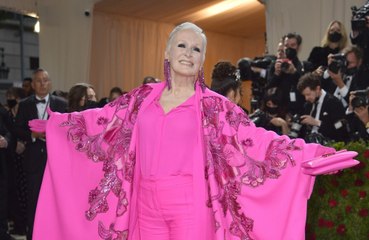 Glenn Close admite que usou ‘imaginação fértil’ para superar infância em culto religioso: ‘Conseguia dissociar’