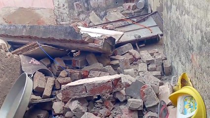 स्कूल में मिड डे मील का दूध गर्म करते समय हादसा, रसोईघर ढहा, दो लोग झुलसे