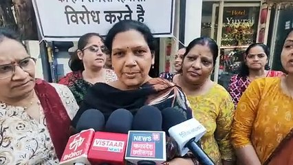उज्जैन के रविशंकर नगर में सड़क चौड़ीकरण से 45 परिवार बेघर होने की कगार पर। क्षेत्रीय रहवासियों ने विरोध में कोर्ट की शरण ली, अधिकारियों और नेताओं पर आरोप लगाए कोई नही सुन रहा है।