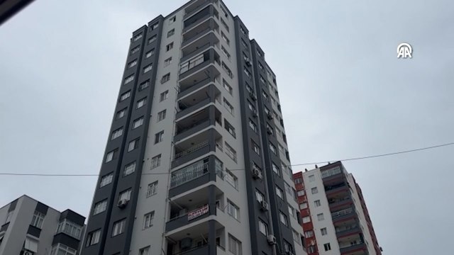 Cam silerken 13. kattan düşen kadın hayatını kaybetti