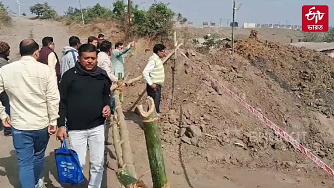 মাটি চাপা পড়ে তিন শ্রমিকের মৃত্যুর তদন্তে প্রশাসন, আর্থিক সাহায্য়ের দাবিতে বিক্ষোভ বামেদের