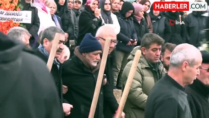 Otel Yangınında Hayatını Kaybeden Çetiz Ailesi Toprağa Verildi