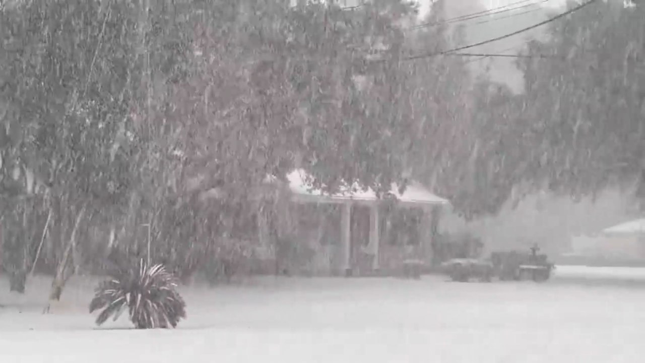 Snow blankets Florida’s Navarre in rare winter spectacle