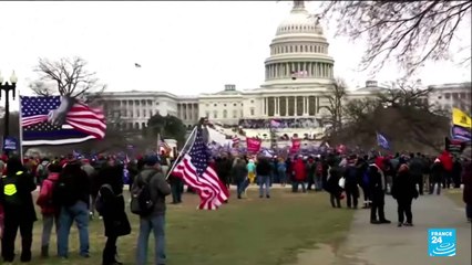 Empiezan liberaciones de acusados por asalto al Capitolio indultados por Trump