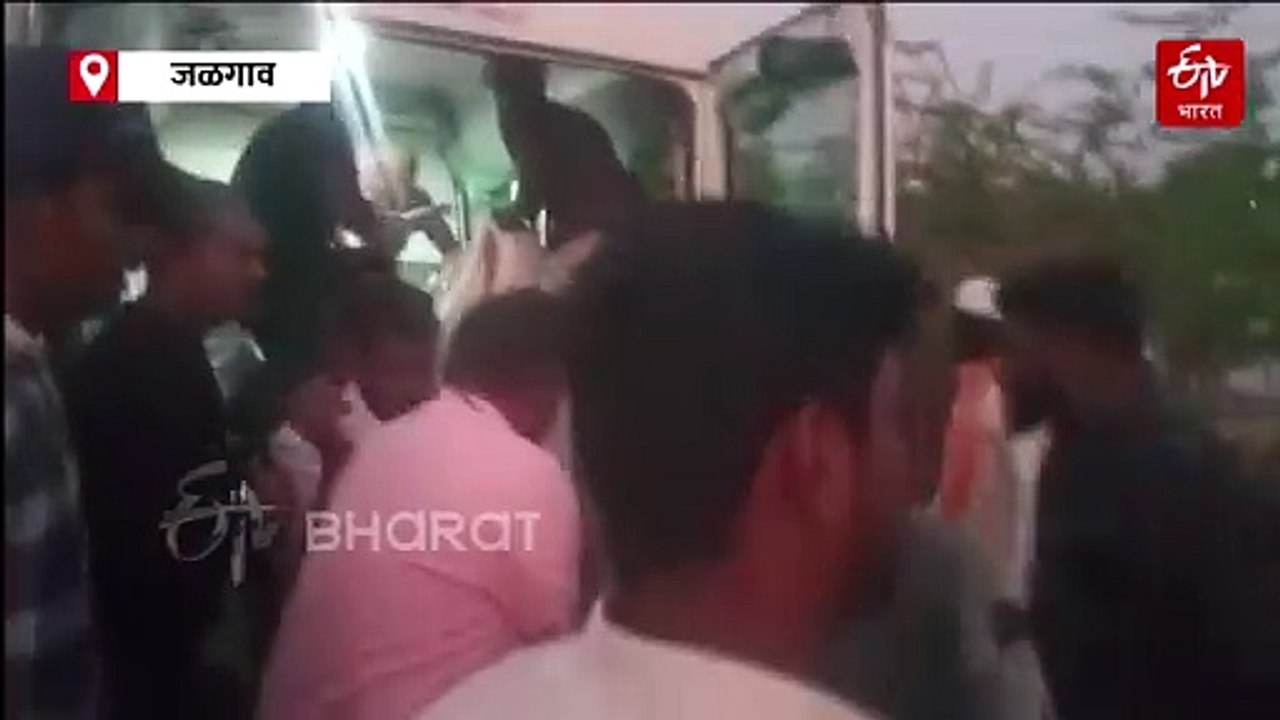 जळगाव रेल्वे अपघातात किमान ११ ठार, जीव वाचवण्यासाठी प्रवाशांनी एका रेल्वेतून मारल्या उड्या, दुसऱ्या रेल्वेने चिरडलं