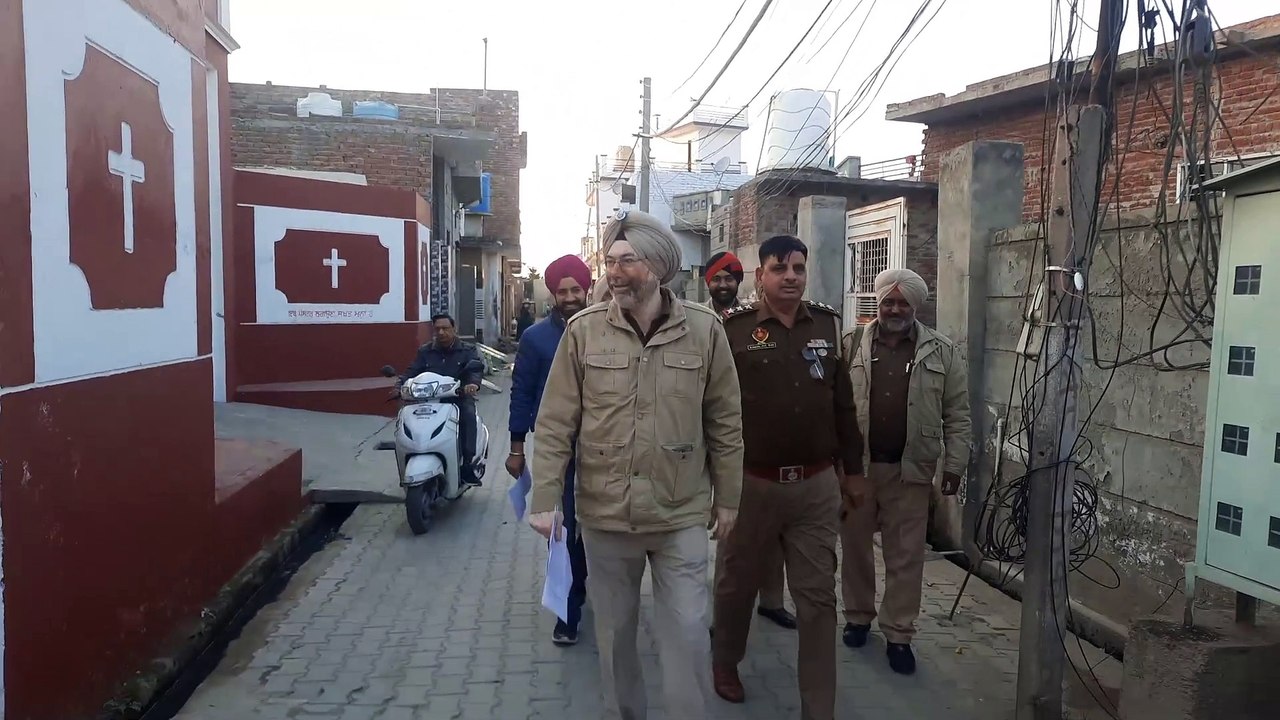 ਜੀਰਾ ਪੁਲਿਸ ਵੱਲੋਂ ਇਕ ਕਰੋੜਦੋ ਲੱਖ90 ਹਜ ਰੁਪਏ ਦੀ ਪ੍ਰੋਪਰਟੀ ਕੀਤੀ ਫਰੀਜ   ਦੋਨਾਂ ਭਰਾਵਾਂ ਤੇ 8-8 9-9 ਪਰਚੇ ਹਨ ਦਰਜ  ਲੰਬੇ ਸਮੇਂ ਤੋਂ ਕਰ ਰਹੇ ਨਸ਼ੇ ਦੀ ਤਸਕਰੀ ਤਸਕਰੀ ਕਰਕੇ ਬਣਾਈ ਹੈ ਜਾਇਦਾਦ