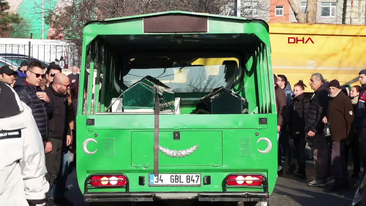 Otel yangınında hayatını kaybeden gazeteci Nedim Türkmen ve ailesi son yolculuğuna uğurlandı