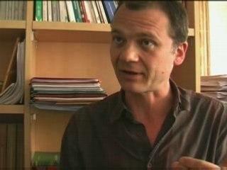 B. Palier : Les femmes et les enfants d’abord !