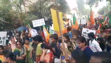 आरोपी सांसद की गिरफ्तारी न होने से नाराज भाजपाइयों ने किया प्रदर्शन