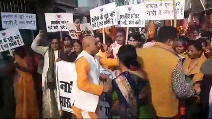 आरोपी सांसद की गिरफ्तारी न होने से नाराज भाजपाइयों ने किया प्रदर्शन