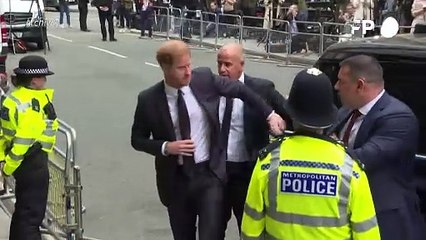 El príncipe Enrique obtiene indemnización y disculpas del propietario del tabloide The Sun