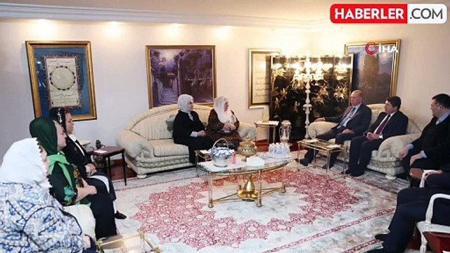 Cumhurbaşkanı Recep Tayyip Erdoğan, vefat eden eski AK Parti Milletvekili Ahmet İyimaya'nın ailesine taziye ziyaretinde bulundu.