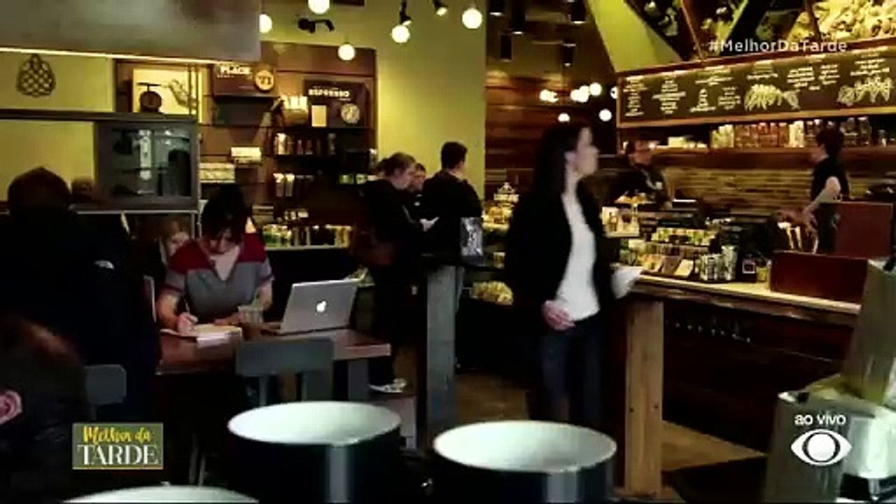 Mesmo em dias quentes, cafeteria faz sucesso em Curitiba | Melhor da Tarde