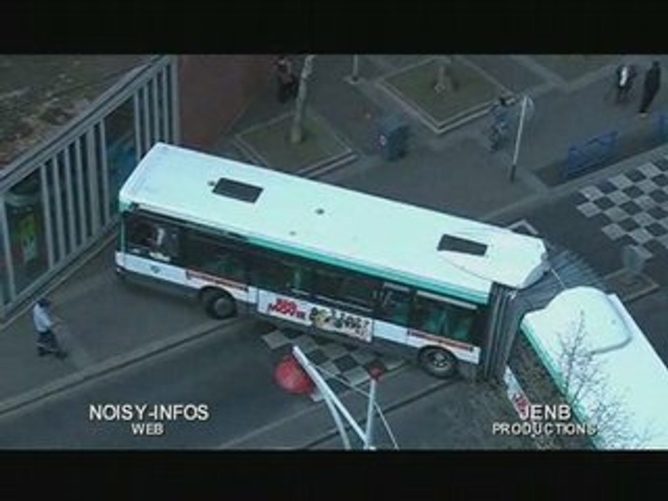 Bus en vrac à Noisy-le-Sec (avril 2007)