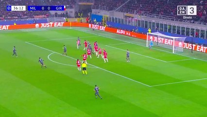 Pass D Bennacer vs Giroud: Who Scores Better? ⚽